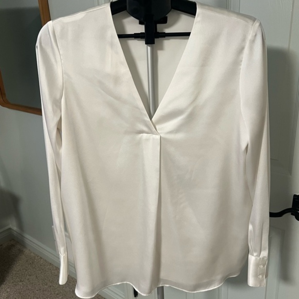 Banana Republic Cream V-Neck Cuffed Sleeve Blouse